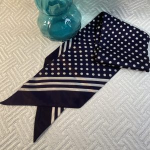 Foulard femme bleu marine à pois