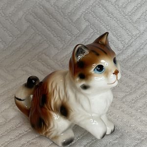 Statuette chat patte levée