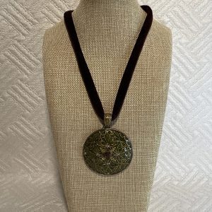 Collier vert émaillé