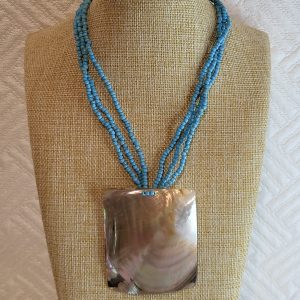 Collier Africain Nacre et perles bleues
