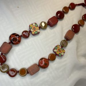 Collier en céramique marron bordeaux Bohème chic