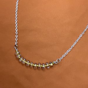 Collier en perles de rocailles jaune