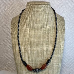 Collier en Hématite et Goldstone